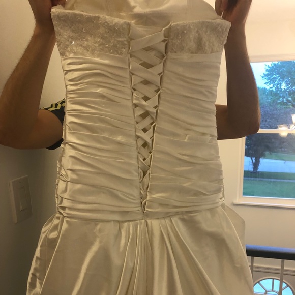 Dresses & Skirts - Wedding dress. Never worn
